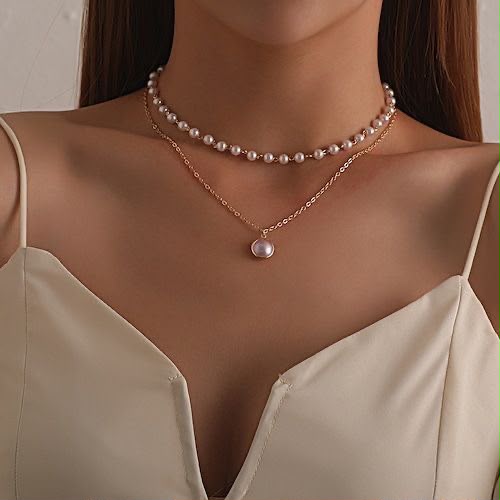 Sizzling Bejeweled Gold-Plated Pearl Pendant Necklace – Elegant &amp; Timeless Style