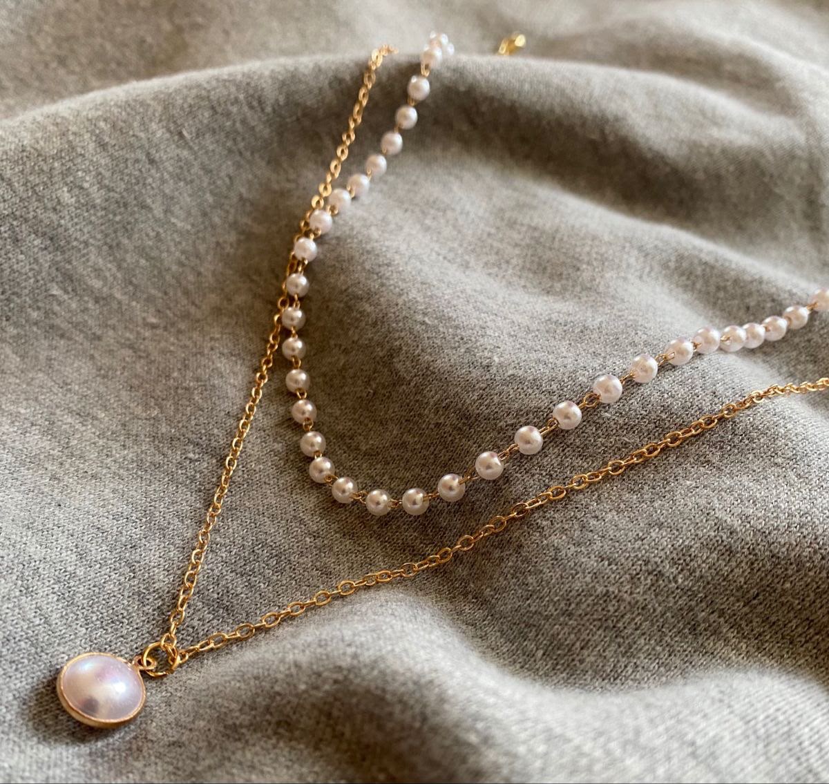 Sizzling Bejeweled Gold-Plated Pearl Pendant Necklace – Elegant &amp; Timeless Style