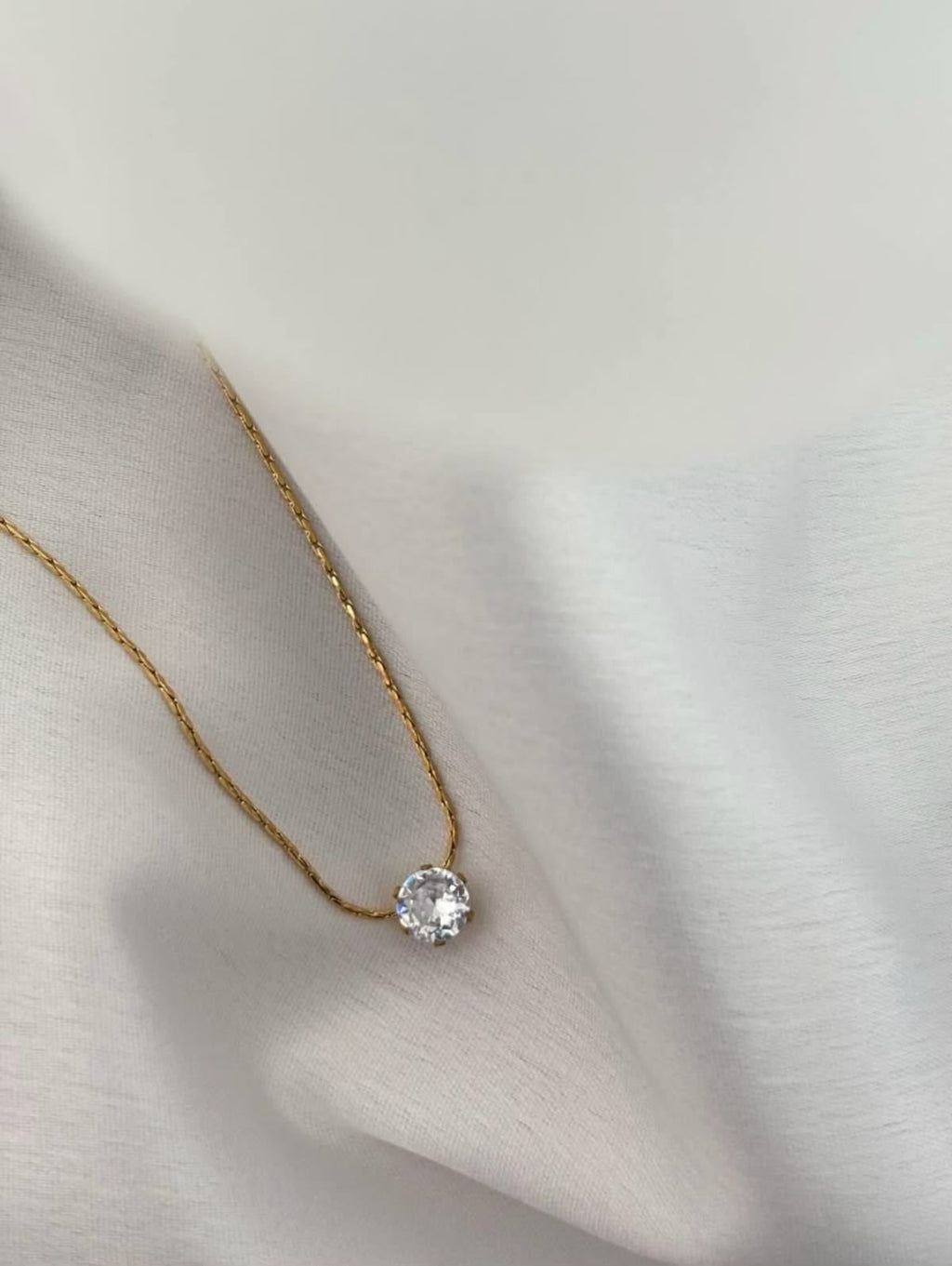 Allure Glittering Women Necklaces & Chains