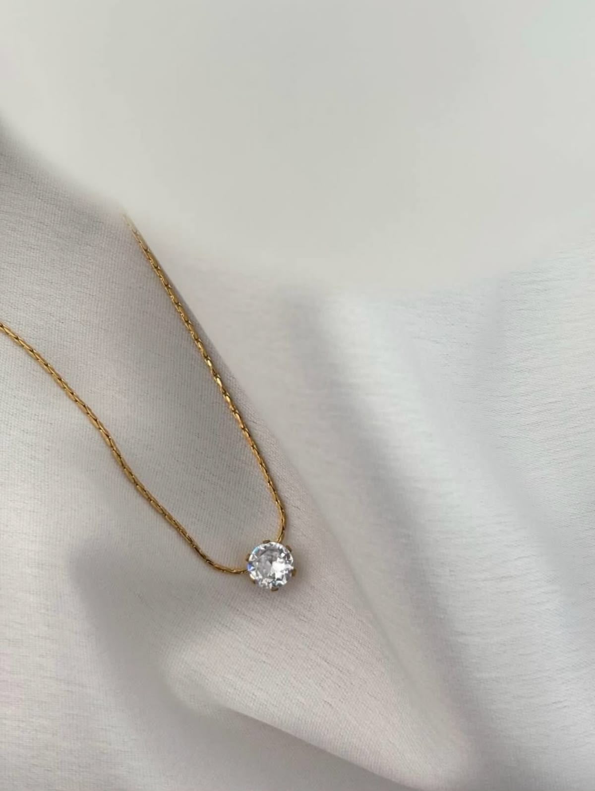 Allure Glittering Women Necklaces & Chains